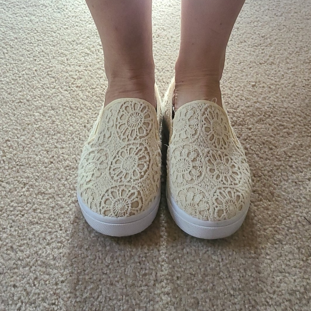 Sneakers - Picture 3 of 4